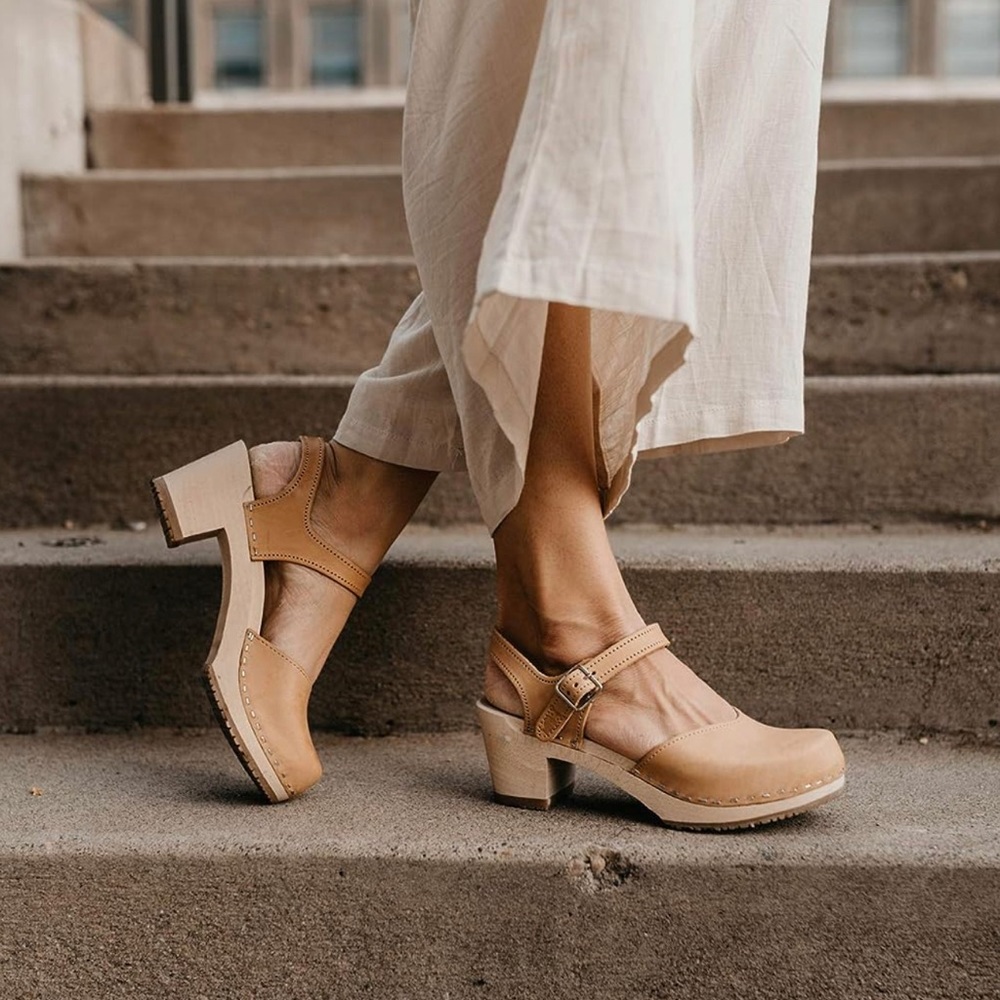 SOLD: Sandgrens Victoria Clogs in Nude Veg - Size 39/8.5